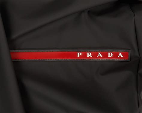 prada verde rosso|prada linea rossa.